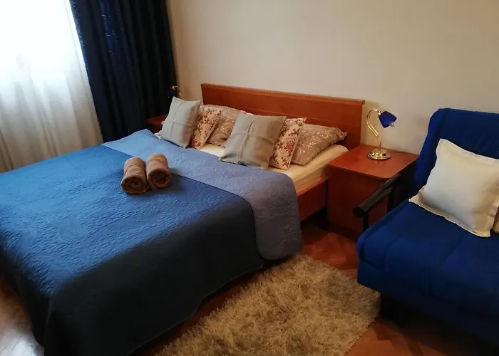 Happy Brothers - Center Of Split