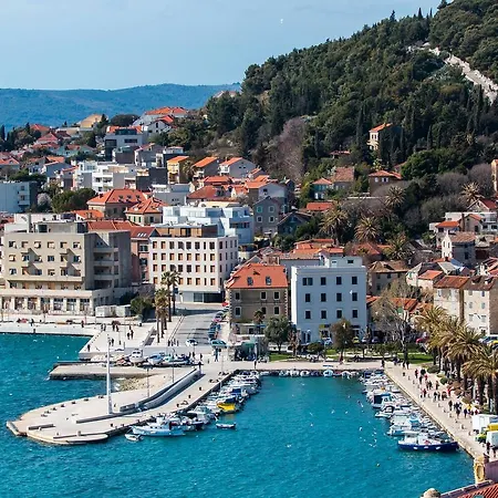 Happy Brothers - Center Of Split