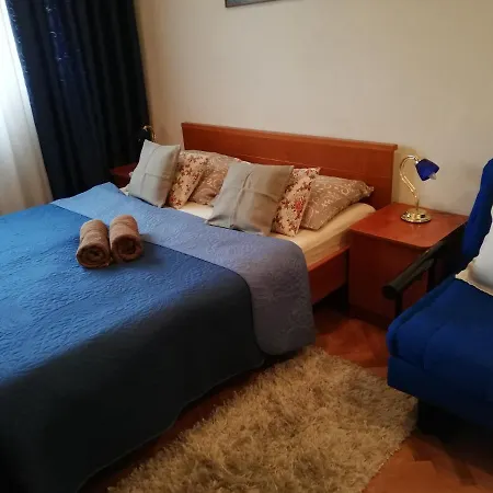 Happy Brothers - Center Of Split